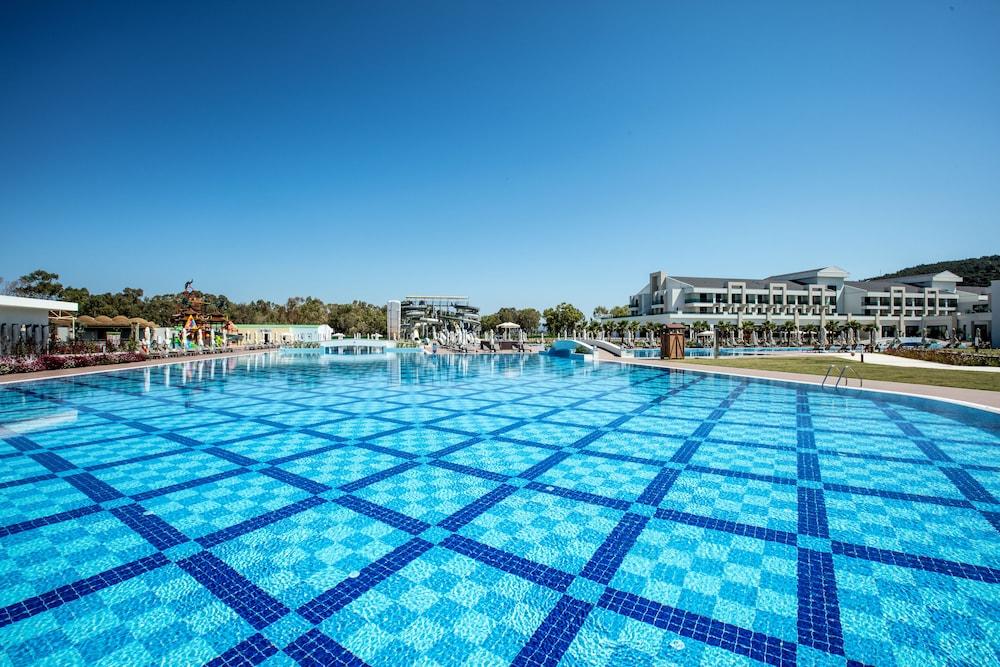 Korumar Ephesus Beach & Spa Resort Кушадасъ Екстериор снимка
